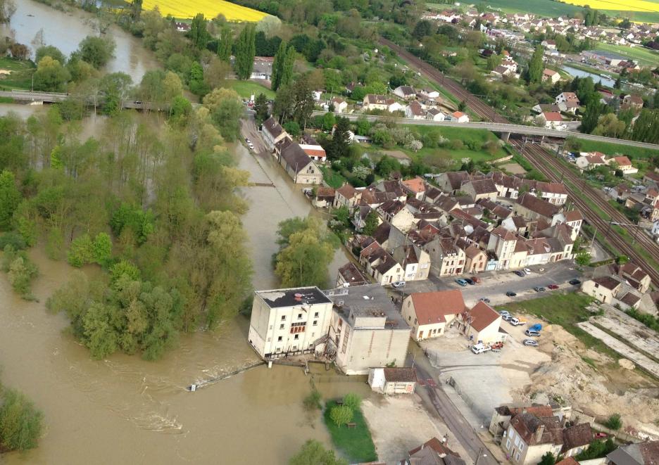 Crue de l'Armançon, en mai 2013, à Brienon sur Armançon, quai d'Auxerre, dans l'Yonne